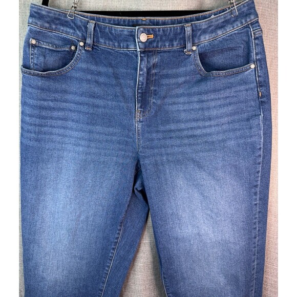 Talbot's Women's Everyday Relaxed Jeans Size 16 Sonia Wash - Picture 2 of 7